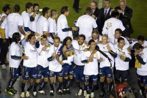 Los jugadores de la UNAM celebran la sexta estrella